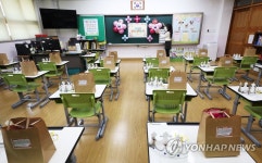 입학식 준비로 분주한 초등학교 교실