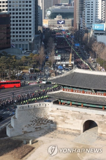 용산 대통령실로 행진하는 민주노총