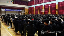 전교생이 한자리에 4년 만의 입학식