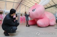 현대백화점, 푸룻푸룻프렌즈와 핑크닉 전시 개최
