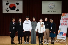 김여사, 시각장애 학생들 만나 여러분의 새롬이가 되겠다