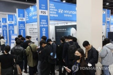 북적이는 자동차 산업 채용관