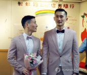 [팩트체크] 세계 최초로 동성결혼 합법화한 나라는 네덜란드다?