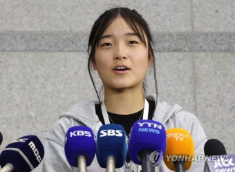 '스노보드 신동' 최가온 귀국…