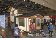 부산 건축 인테리어 전시회에 선보인 이동식 한옥
