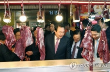울산 신정시장 정육점 방문한 윤석열 대통령