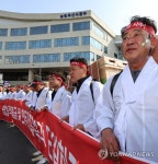 꿀벌 집단폐사 자연재해 인정하라! 벌통 메고 행진하는 양봉농가