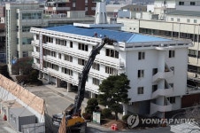 옛 청주시청 본관동 건물 철거