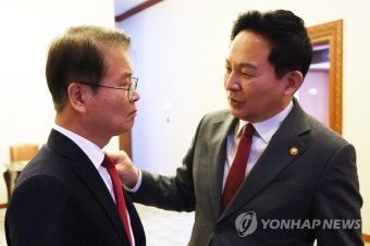대화하는 이정식·원희룡 장관