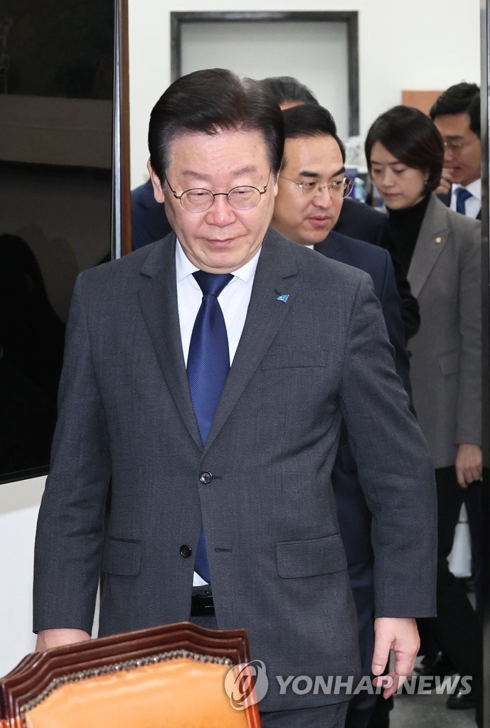 이재명 대표와 윤여준, 오찬 회동에서 현안 논의