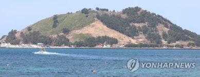 비양도 앞 해녀들