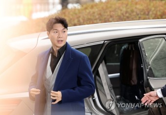 친형 재판에 증인으로 출석하는 박수홍