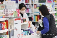 20일부터 대형시설 내 개방형 약국 마스크 해제