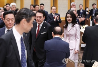 재일동포 오찬 간담회 참석한 윤석열 대통령 내외