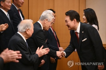 재일동포 오찬 간담회 참석한 윤석열 대통령 부부