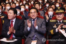 기념행사 참석한 박홍근-성일종