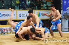 단체전 우승 차지한 송곡고 씨름부