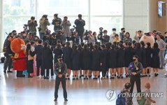 인천공항 입국하는 일본 고등학교 학생들