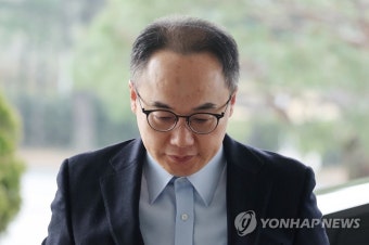출근하는 이원석 검찰총장