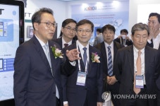 박민수 2차관, 국제의료기기 전시회 방문