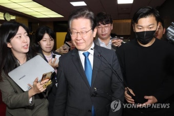 본회의장 나오는 이재명 대표