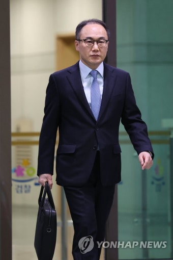 퇴근하는 이원석 검찰총장