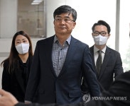 서욱 전 국방부 장관 법정으로