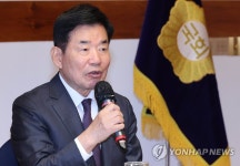 의정대상 심의위원회 위촉식 발언하는 김진표 의장