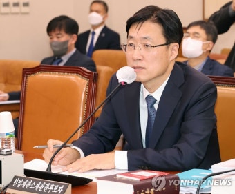 답변하는 김형두 헌법재판관 후보자
