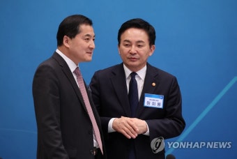 박대출 정책위의장과 대화하는 원희룡 국토교통부 장관