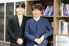 포엘 이종헌 대표(왼쪽)와 송영민 교수