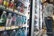 편의점 생수, 내달부터 가격 오른다