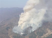 강원 화천 산불 2단계 격상…헬기 17대 투입 진화 중