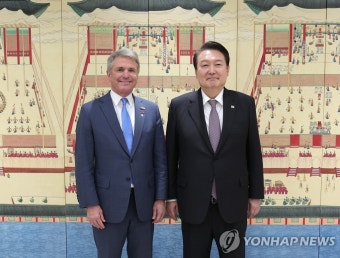 尹대통령, 美 하원 외교위원장 접견…의회 연설 요청받아