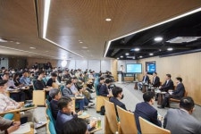 SK온 최재원 성장 빠른 만큼 성장통 있어…한 방향 노 저어야