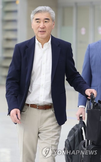 '한미일 북핵대표 논의' 입국하는 성 김