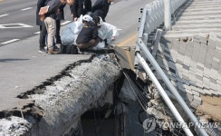 정자교 보행로 붕괴 원인을 찾아라