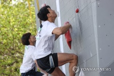 전국 선수권 스피드 예선에서 경기 펼치는 이승범