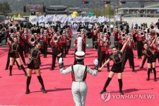 부활절 공연하는 염광고 마칭밴드