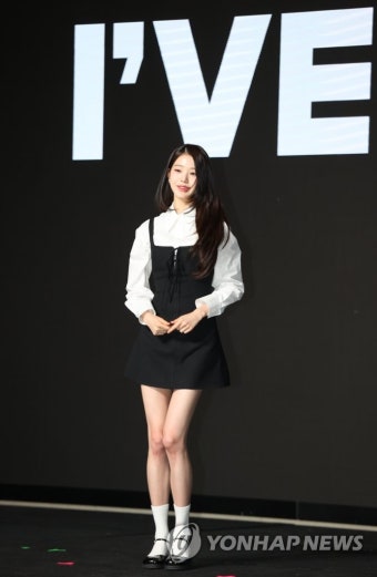 장원영 '아이브 컴백했어요'