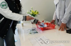 점심 거르지 마세요…GS25, 대학가에서 스쿨어택 푸드트럭