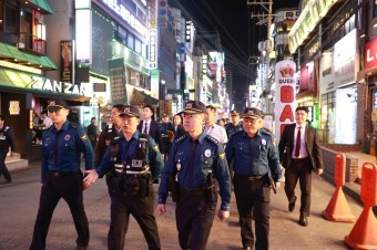 홍기현 경기남부경찰청장, 수원 유흥가 야간 합동 순찰