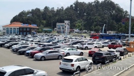 미세먼지도 봄기운 못 막아…축제장·유원지에 상춘객 북적