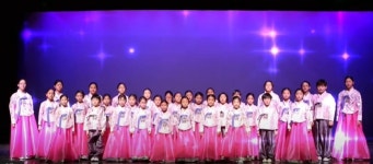 백악관의 방미 윤대통령 환영식 때 한인 학생들이 아리랑 합창