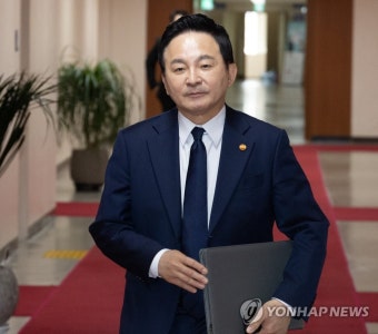 국무회의 입장하는 원희룡 국토교통부 장관