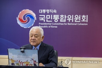 '메타버스' 공간에서 열린 청년 마당 출범식에 참석한 김한길 위원장