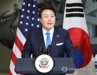 해리스 미국 부통령과 공동연설 하는 윤석열 대통령
