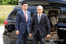 MB, 유인촌 주연 연극 관람