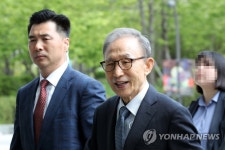 MB, 유인촌 주연 연극 관람