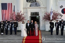 국빈만찬 도착한 한미 정상 부부